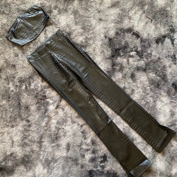 Bite Back Vegan Leather Croc Set - Picture 2 of 10